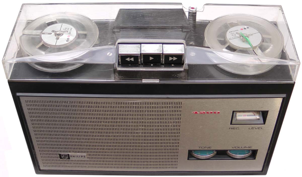 Philips N 4200 portable reel to reel recorder Philips N 4200 portable reel to reel recorder